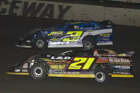 Billy Moyer (21) moves by Brian Shirley en route to a $5,000 victory. (Rich Edwards Jr.)