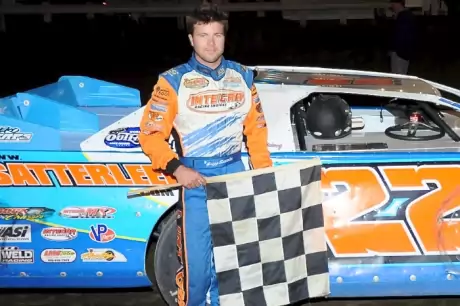 Gregg Satterlee picks up $2,000 at Pittsburgh. (Jason Shank)