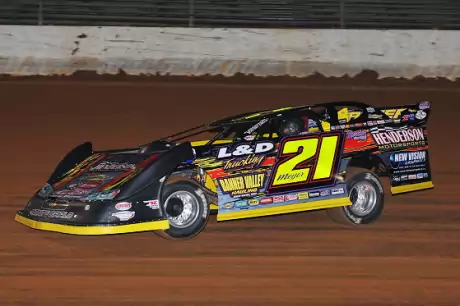 Billy Moyer heads to an MLRA victory at West Plains. (fasttrackphotos.net)