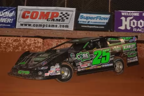 Shane Clanton rolled to a heat race victory. (Tony Hammett)
