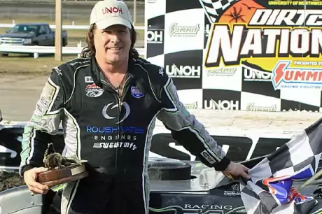 Scott Bloomquist captured Friday's opener. (stlracingphotos.com)