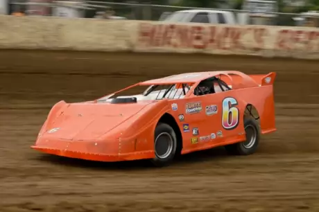 Jesse Stovall tunes up before his victory at Thunderbird. (hmmphoto.com)