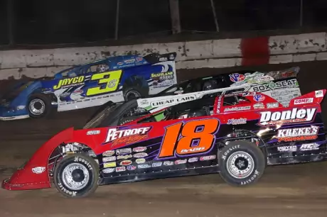 Jason Feger battles three wide with Shannon Babb (18) and Brian Shirley (3). (Jim DenHamer) 