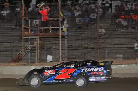 John Anderson takes the checkers in Osborn, Mo. (fasttrackphotos.net)