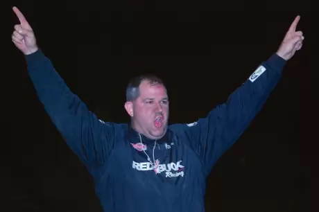 Dustin Neat climbed atop his car to celebrate his $7,500 victory. (DirtonDirt.com)