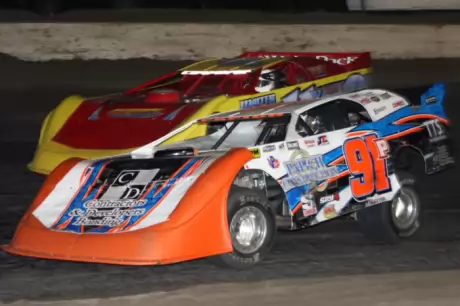 Jason Papich (91P) heads to victory at Santa Maria Speedway. (Jon Paquet)
