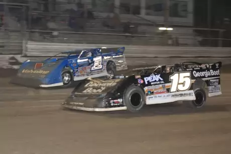 Josh Richards (1) takes the lead from Steve Francis (15) in Monday's Volusia opener. (stlracingphotos.com)