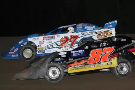 Eric Spangler (27) outran Rich Neiser (87) at Mount Pleasant. (Steve Datema)