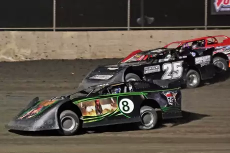 Scott Weber (8) takes the lead at Tri-City. (Greg Stanek)
