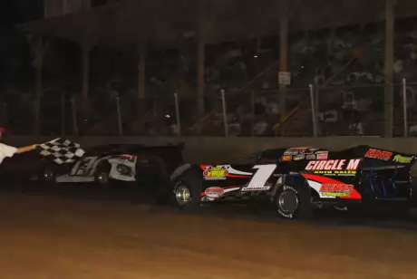 Will Vaught takes the checkered flag at Belleville. (erikgrigsbyphotos.com)