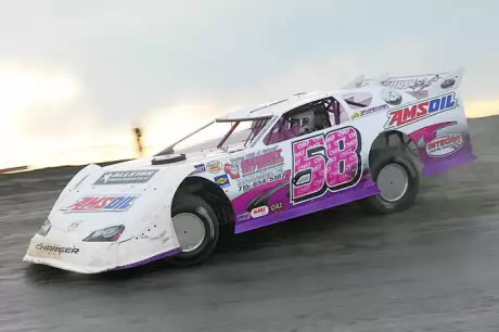 A.J. Diemel blasts around Red River Co-op Speedway. (motorsports-addiction.com)