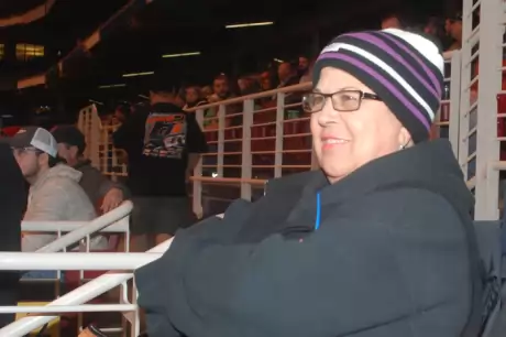 Juanita Bryant watches Gateway Nationals action. (DirtonDirt.com)